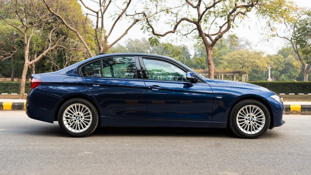 Second-hand 2019 BMW 3 Series 320d Luxury Line for sale in New Delhi-1