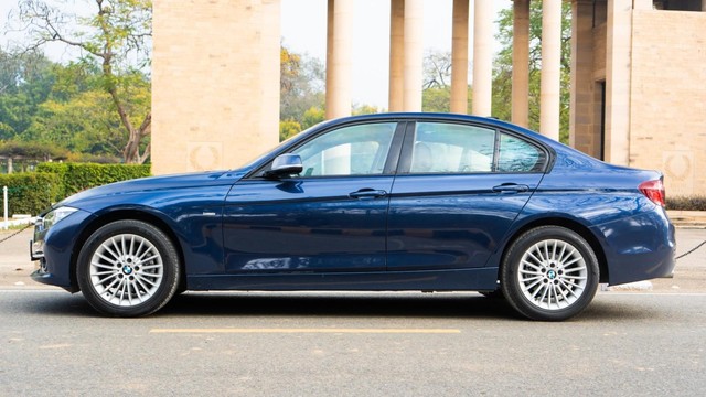 Second-hand 2019 BMW 3 Series 320d Luxury Line for sale in New Delhi-3