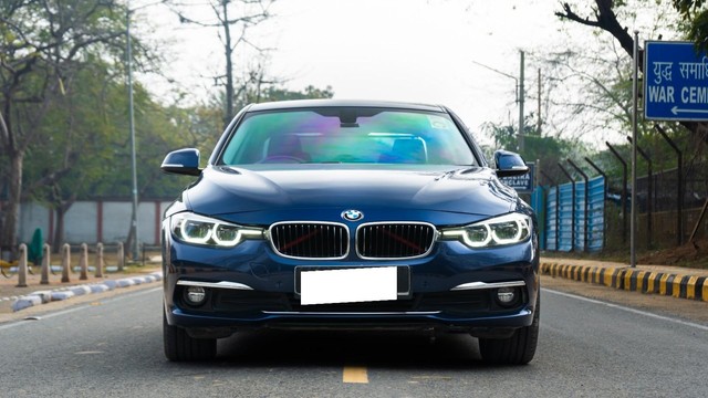 Second-hand 2019 BMW 3 Series 320d Luxury Line for sale in New Delhi-5