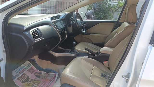 Second-hand 2022 Honda City V MT for sale in Coimbatore-11