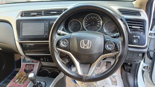 Second-hand 2022 Honda City V MT for sale in Coimbatore-18