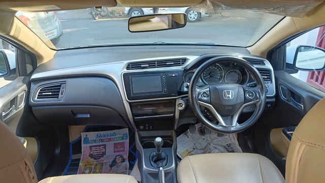 Second-hand 2022 Honda City V MT for sale in Coimbatore-7
