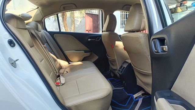 Second-hand 2022 Honda City V MT for sale in Coimbatore-14