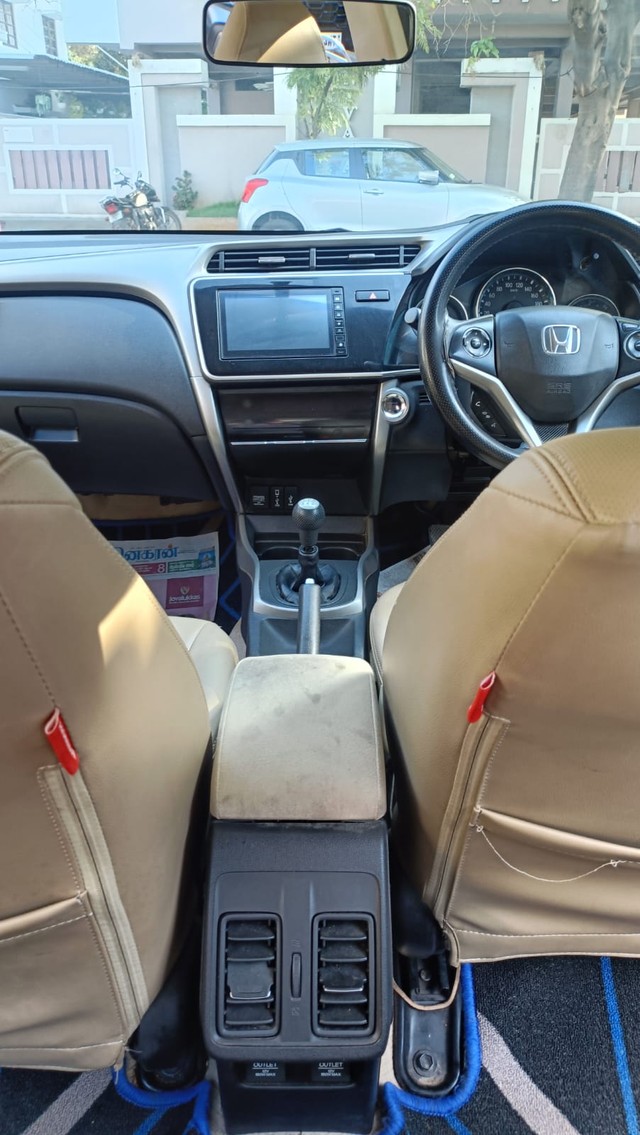 Second-hand 2022 Honda City V MT for sale in Coimbatore-17
