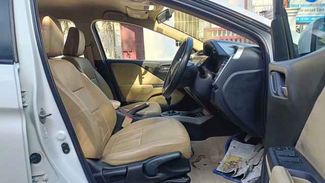 Second-hand 2022 Honda City V MT for sale in Coimbatore-5
