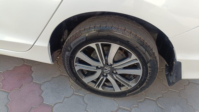 Second-hand 2022 Honda City V MT for sale in Coimbatore-13