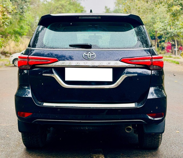 Second-hand 2022 Toyota Fortuner 4X2 AT BSVI for sale in New Delhi-2