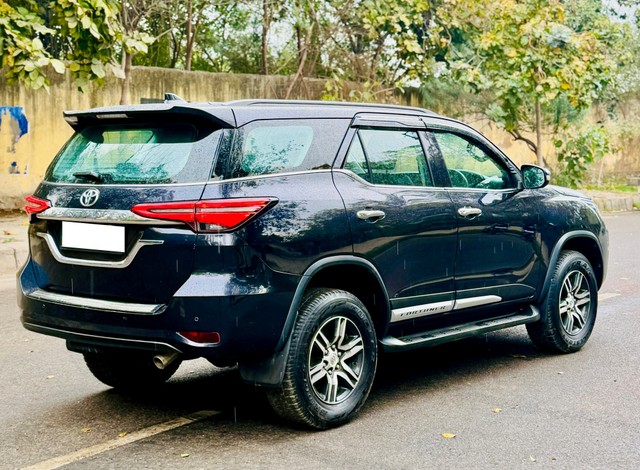 Second-hand 2022 Toyota Fortuner 4X2 AT BSVI for sale in New Delhi-7