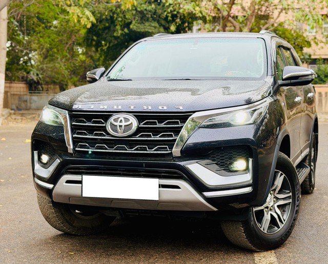 Second-hand 2022 Toyota Fortuner 4X2 AT BSVI for sale in New Delhi-6