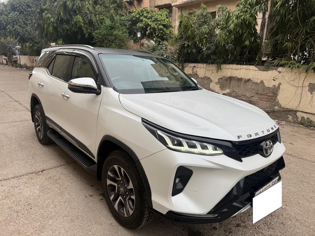 Second-hand 2024 Toyota Fortuner Legender 4x4 AT for sale in New Delhi-17