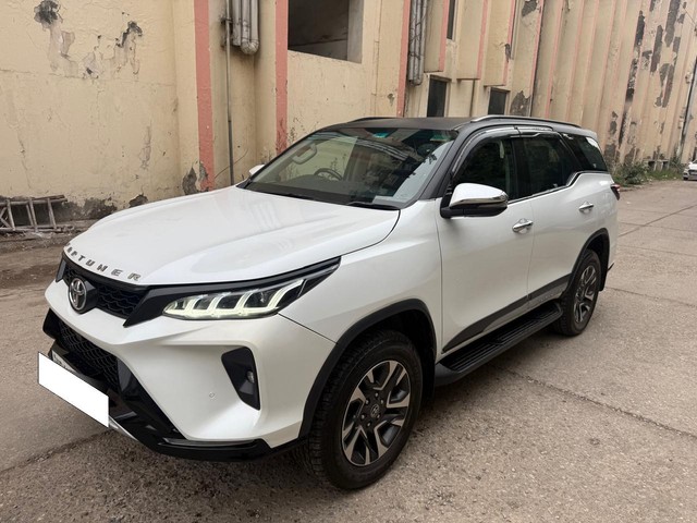 Second-hand 2024 Toyota Fortuner Legender 4x4 AT for sale in New Delhi-4