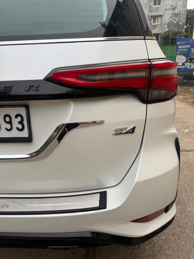 Second-hand 2024 Toyota Fortuner Legender 4x4 AT for sale in New Delhi-9