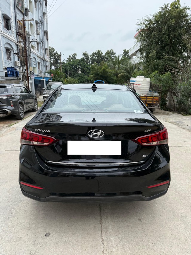 Hyundai Verna CRDi 1.6 SX Second-hand 2018 Hyundai Verna CRDi 1.6 SX for sale in Hyderabad-10