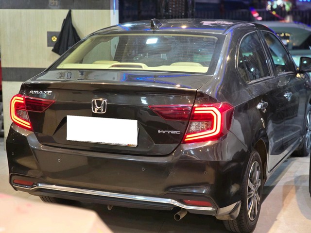 Second-hand 2023 Honda Amaze 2nd Gen VX CVT for sale in Kolkata-6