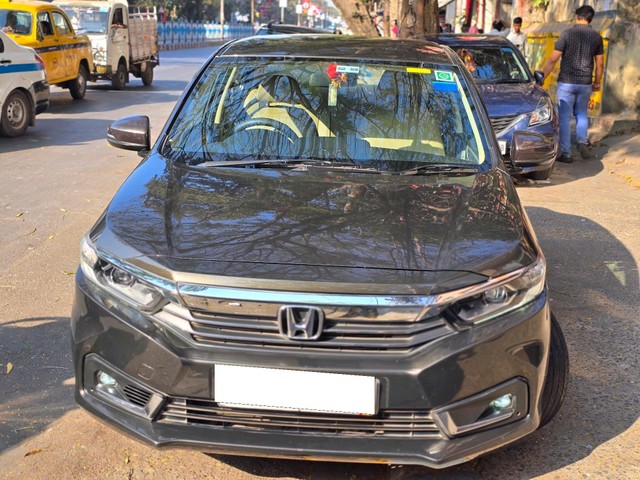 Second-hand 2023 Honda Amaze 2nd Gen VX CVT for sale in Kolkata-4