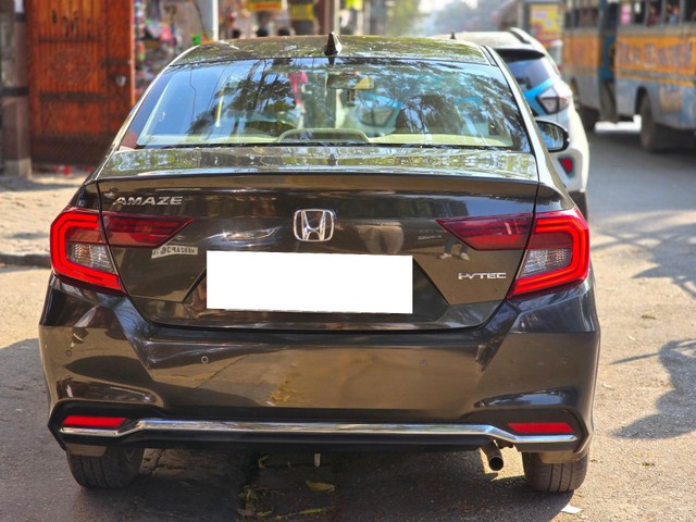 Second-hand 2023 Honda Amaze 2nd Gen VX CVT for sale in Kolkata-1