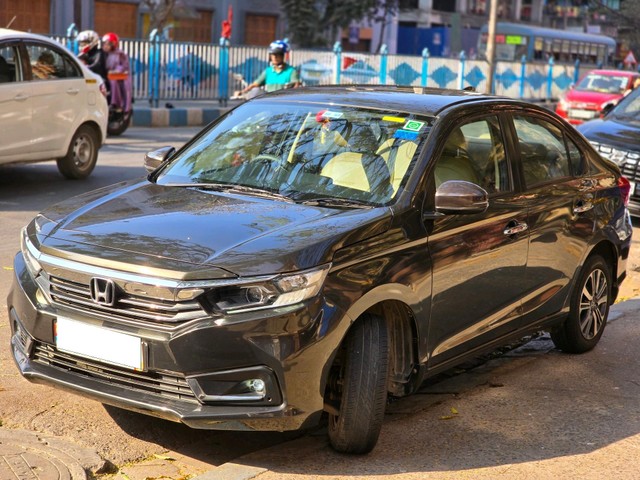 Second-hand 2023 Honda Amaze 2nd Gen VX CVT for sale in Kolkata-3