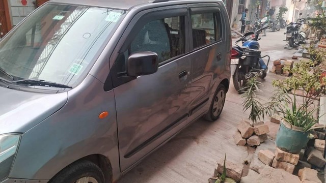 Second-hand 2018 Maruti Suzuki Wagon R AMT VXI for sale in Modinagar-2