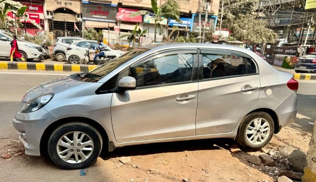 Second-hand 2014 Honda Amaze VX i-DTEC for sale in Patna-3