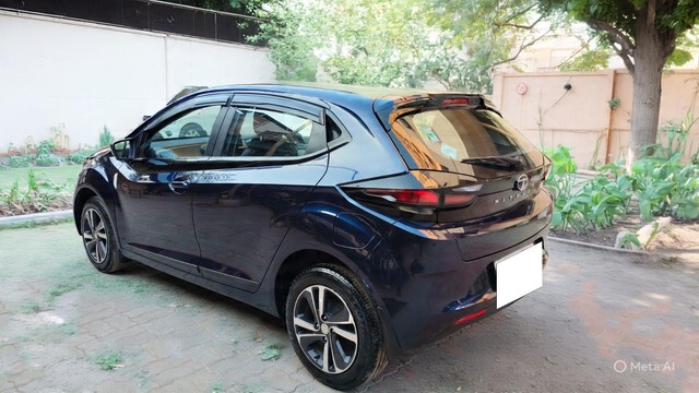 Second-hand 2023 Tata Altroz XZ CNG for sale in New Delhi-3