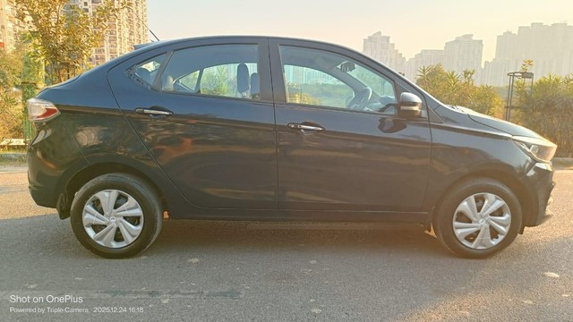 Second-hand 2022 Tata Tigor XZ CNG BSVI for sale in Noida-6