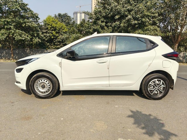 Tata Altroz XE BSVI Second-hand 2020 Tata Altroz XE BSVI for sale in Noida-3