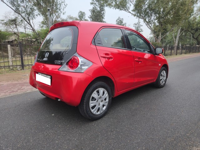 Second-hand 2014 Honda Brio S MT for sale in Noida-6