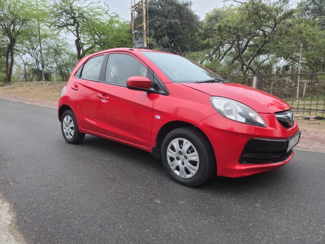Second-hand 2014 Honda Brio S MT for sale in Noida-7