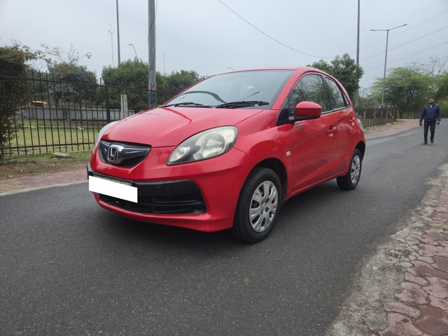 Second-hand 2014 Honda Brio S MT for sale in Noida-4