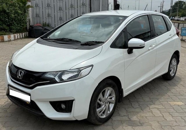 Second-hand 2018 Honda Jazz V CVT for sale in Mysore-3