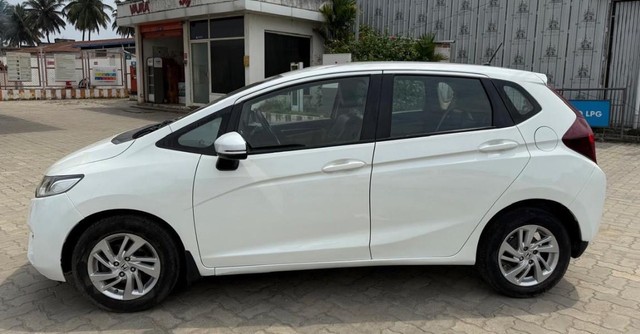 Second-hand 2018 Honda Jazz V CVT for sale in Mysore-2
