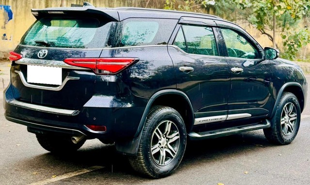 Second-hand 2022 Toyota Fortuner 4X2 AT BSVI for sale in New Delhi-6