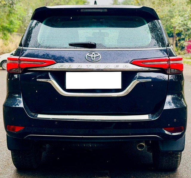 Second-hand 2022 Toyota Fortuner 4X2 AT BSVI for sale in New Delhi-5
