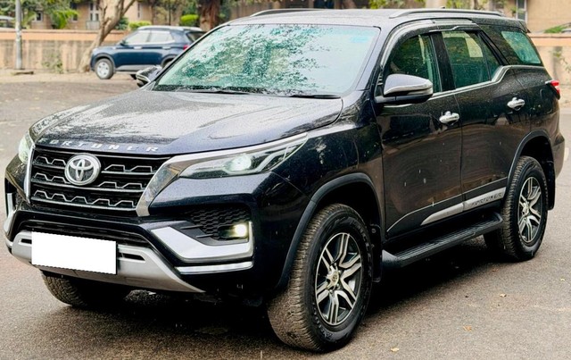 Second-hand 2022 Toyota Fortuner 4X2 AT BSVI for sale in New Delhi-2