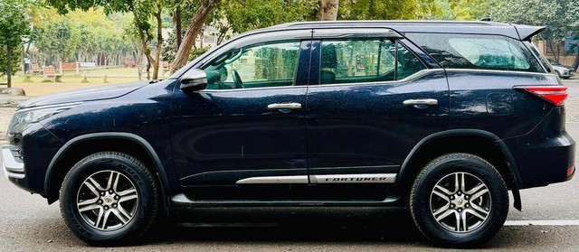 Second-hand 2022 Toyota Fortuner 4X2 AT BSVI for sale in New Delhi-1