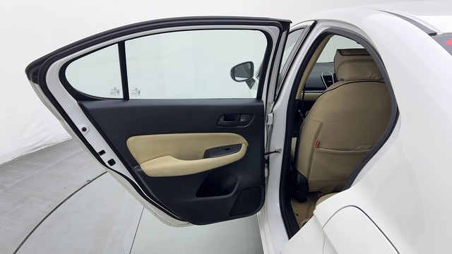 Second-hand 2022 Honda City V MT for sale in Ghaziabad-33
