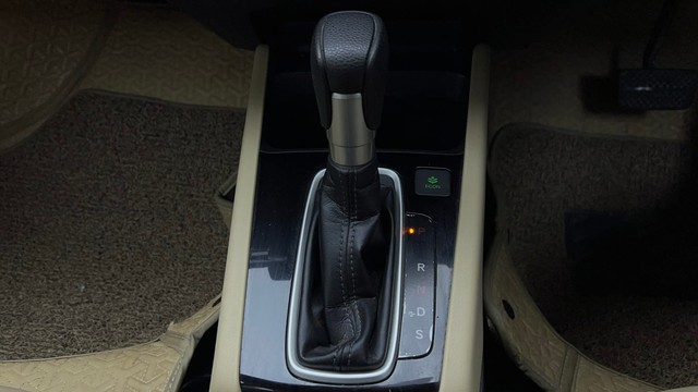 Second-hand 2022 Honda City V MT for sale in Ghaziabad-12