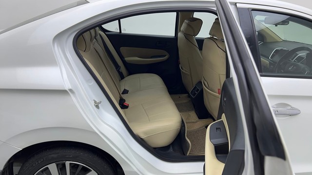 Second-hand 2022 Honda City V MT for sale in Ghaziabad-23