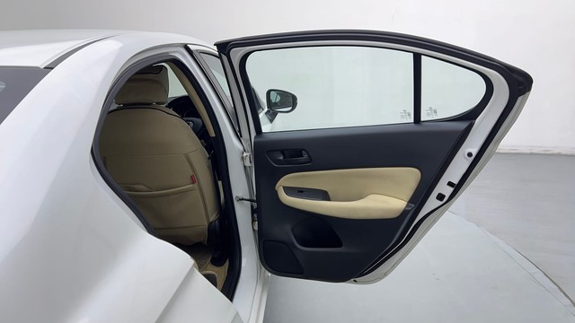 Second-hand 2022 Honda City V MT for sale in Ghaziabad-28