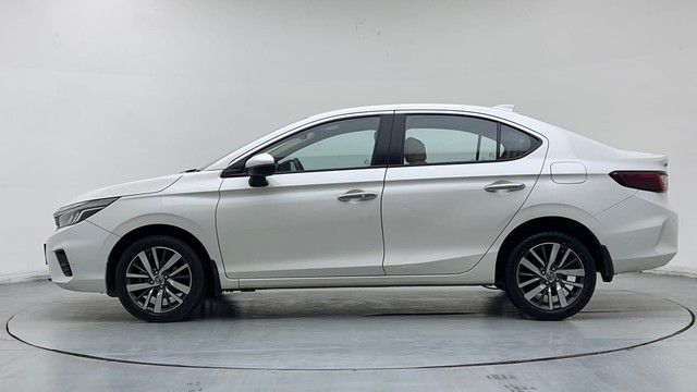 Second-hand 2022 Honda City V MT for sale in Ghaziabad-6