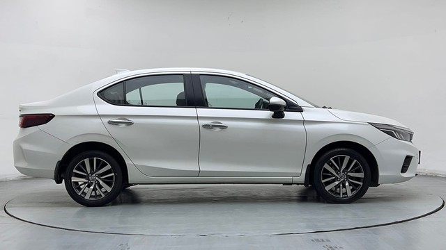 Second-hand 2022 Honda City V MT for sale in Ghaziabad-2