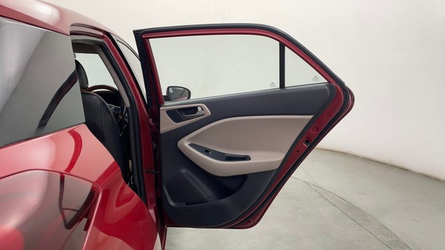 Second-hand 2018 Hyundai i20 1.2 Asta Option for sale in Chennai-38