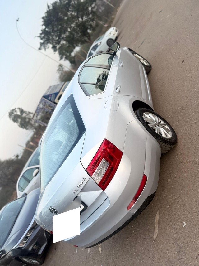 Second-hand 2015 Skoda Octavia Style Plus 2.0 TDI AT for sale in Sirsa-4
