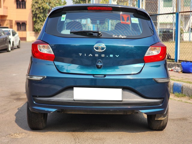 Second-hand 2023 Tata Tiago EV XZ Plus Tech LUX LR for sale in Kolkata-7