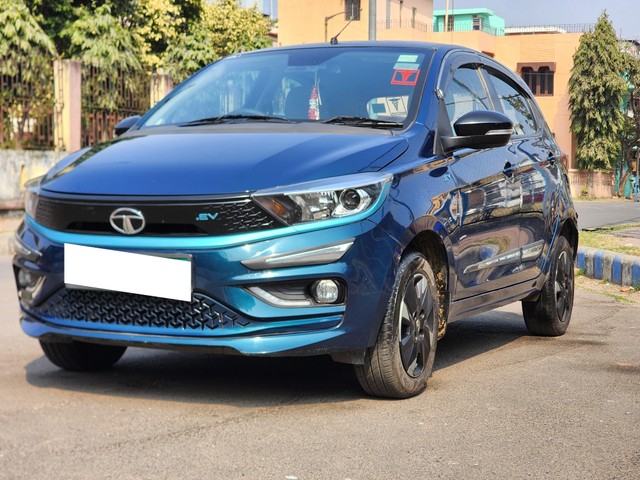 Second-hand 2023 Tata Tiago EV XZ Plus Tech LUX LR for sale in Kolkata-4