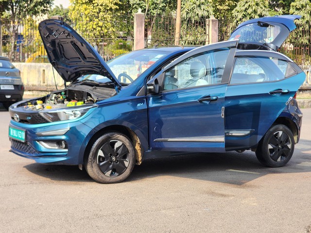 Second-hand 2023 Tata Tiago EV XZ Plus Tech LUX LR for sale in Kolkata-9