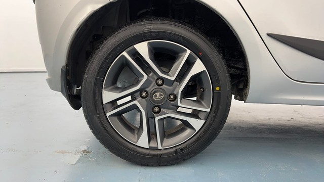 Second-hand 2020 Tata Tiago XZA AMT for sale in Lucknow-18