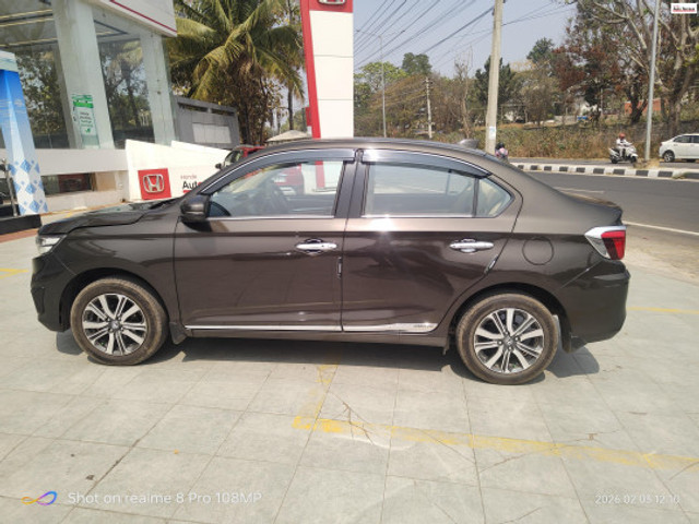 Second-hand 2023 Honda Amaze VX CVT Petrol for sale in Mysore-3