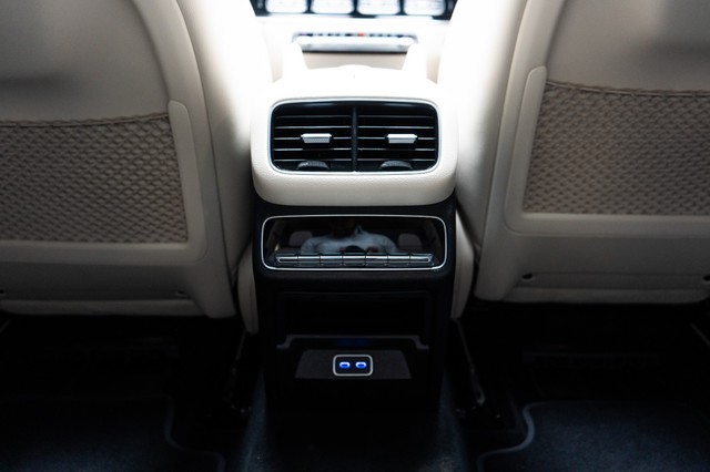 Second-hand 2024 Mercedes-Benz GLS 450 4matic for sale in New Delhi-20