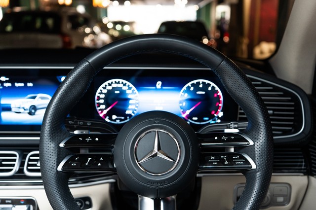 Second-hand 2024 Mercedes-Benz GLS 450 4matic for sale in New Delhi-16